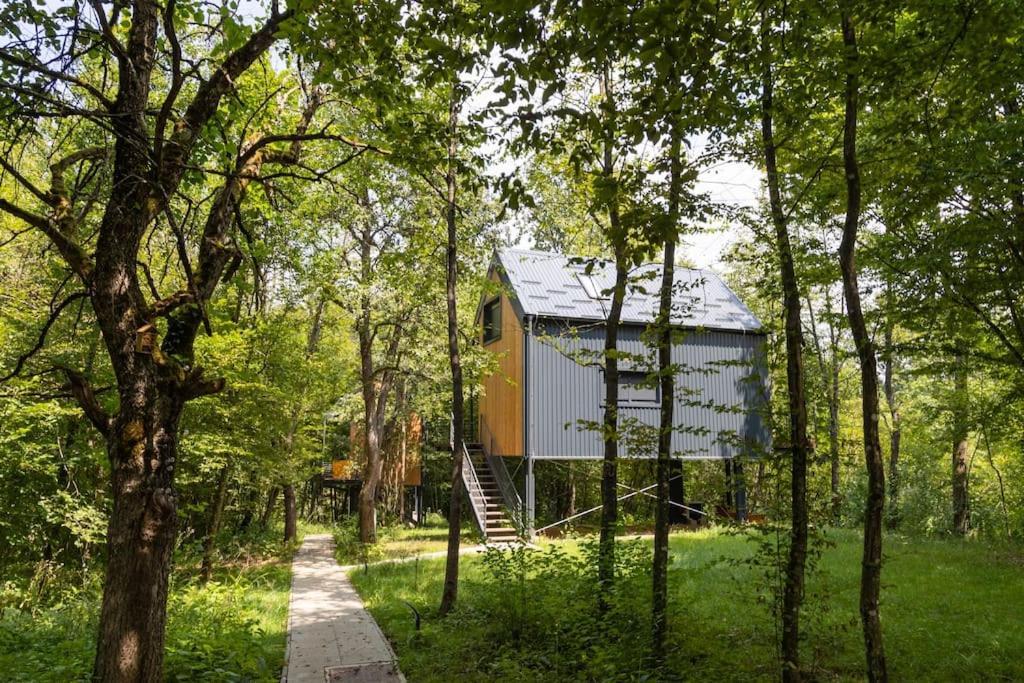 Tree Elements Treehouse Retreat Apartment สลูน ภายนอก รูปภาพ