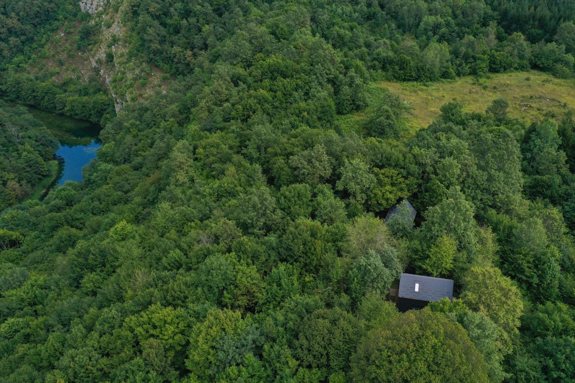Tree Elements Treehouse Retreat Apartment สลูน ภายนอก รูปภาพ