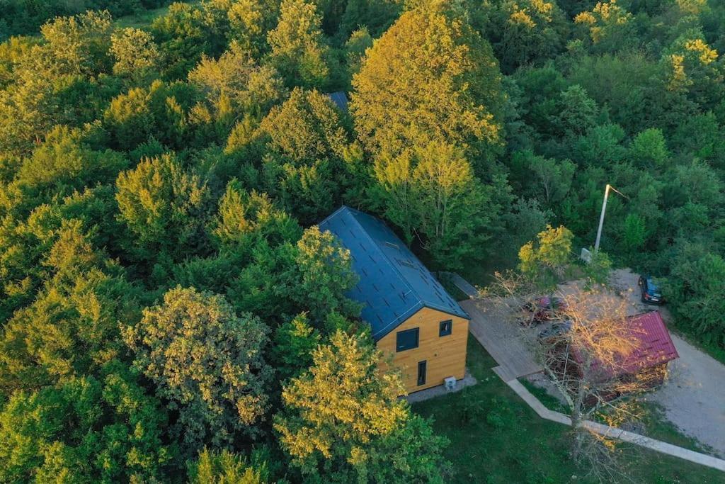 Tree Elements Treehouse Retreat Apartment สลูน ภายนอก รูปภาพ