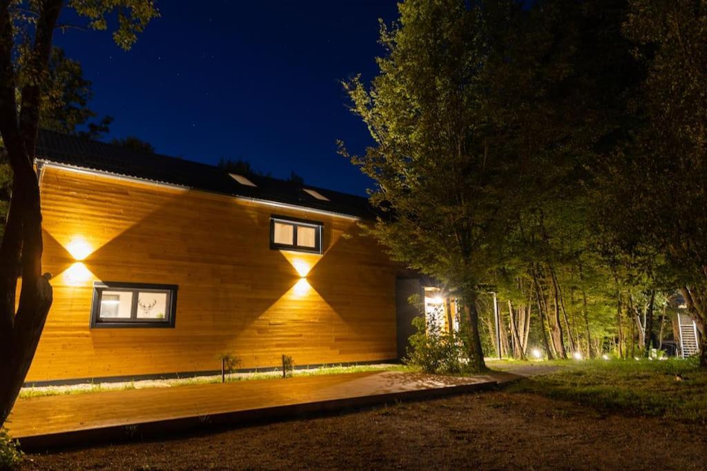Tree Elements Treehouse Retreat Apartment สลูน ห้อง รูปภาพ