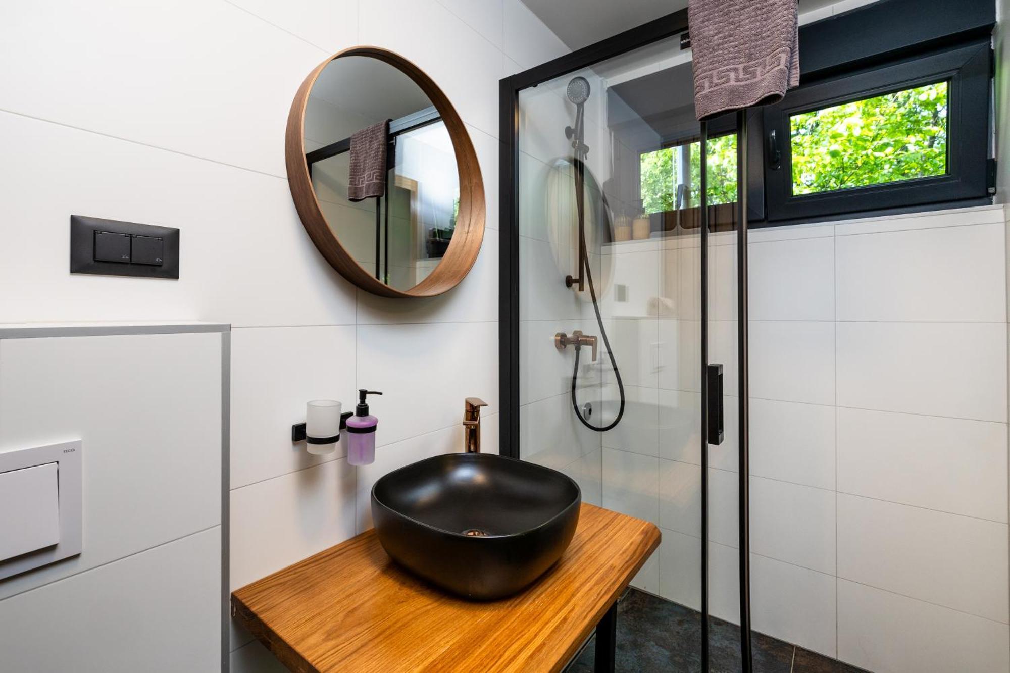 Tree Elements Treehouse Retreat Apartment สลูน ภายนอก รูปภาพ