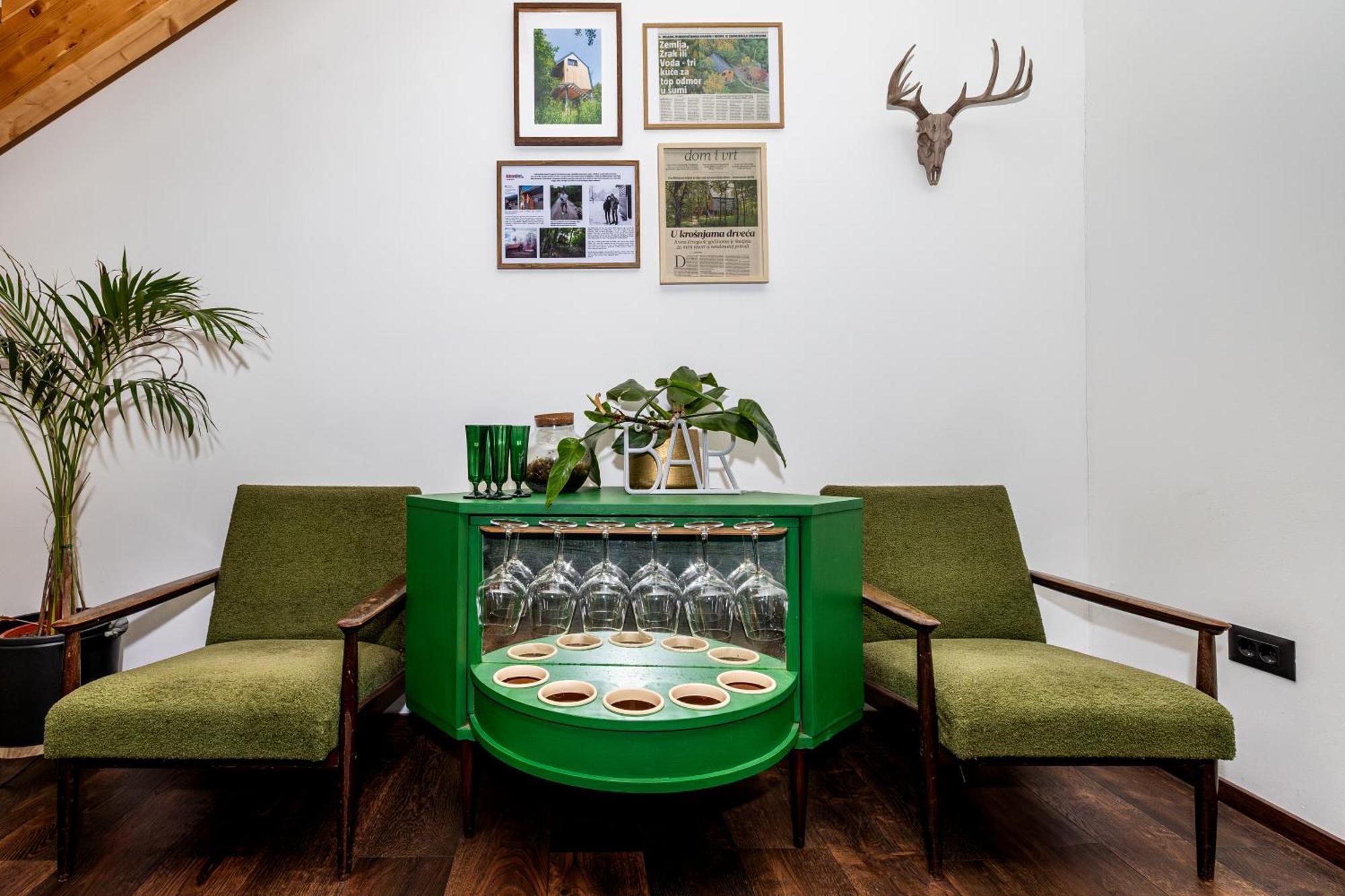 Tree Elements Treehouse Retreat Apartment สลูน ภายนอก รูปภาพ