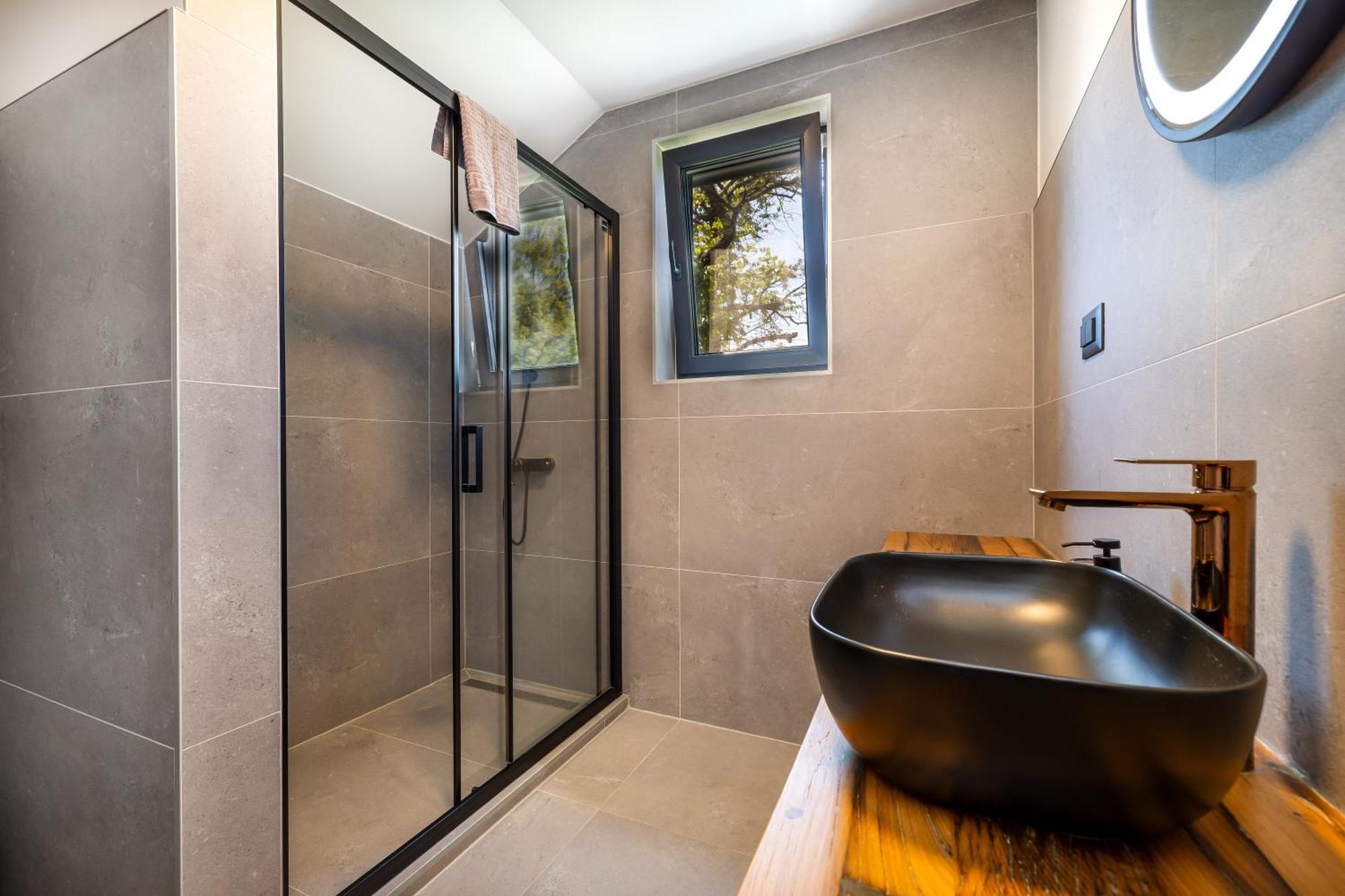 Tree Elements Treehouse Retreat Apartment สลูน ภายนอก รูปภาพ